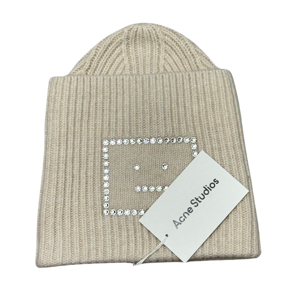 NWT Acne Studios Beige Embellished Pansy Face Patch Rib Wool Beanie Hat Unisex - Picture 2 of 6